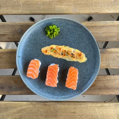 Salmon Nigiri